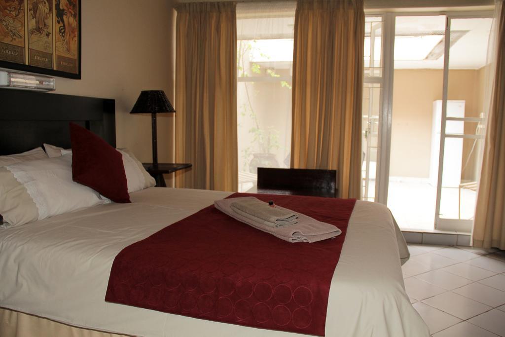 Rustenburg Guesthouse Exteriér fotografie